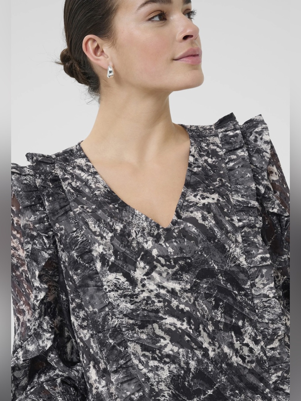 NWT KAFFE Ruffle Cascade V-Neck Semi Sheer Blouse 8 Black Grey White Abstract - Picture 12 of 12
